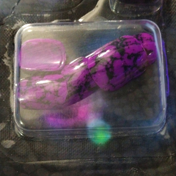 Nail set - Picture 2 of 2